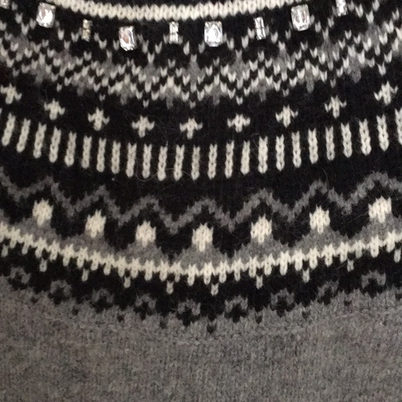 Classic winter sweater with 1 row of rhinestones - Picture 3 of 5